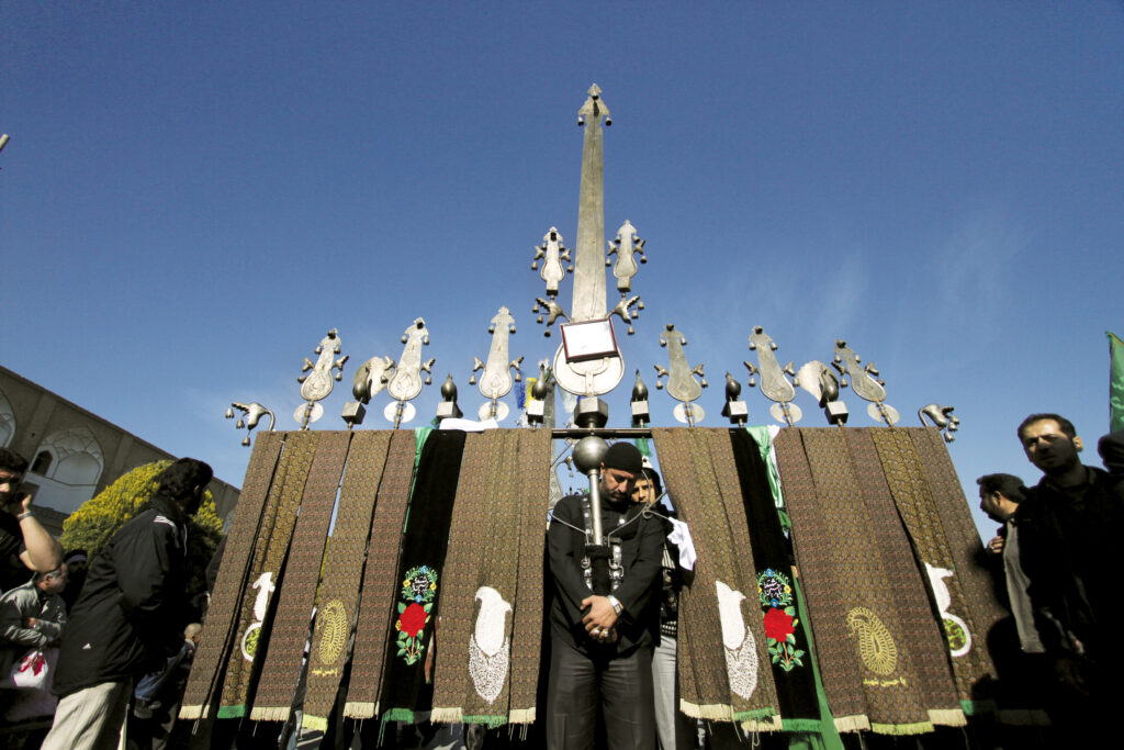 اشک زیر نخل، بالای علم - اصفهان زیبا