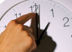 تکلیف تغییر ساعت رسمی کشور