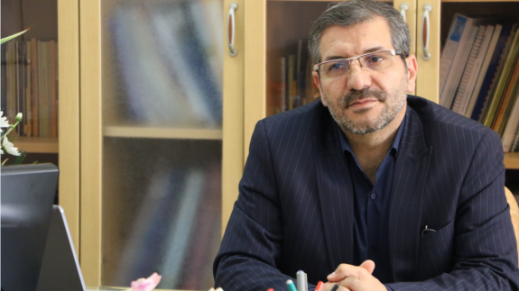 جمع&zwnj;آوری ته&zwnj; سیگار از چهارباغ عباسی به مناسبت روز جهانی بدون دخانیات