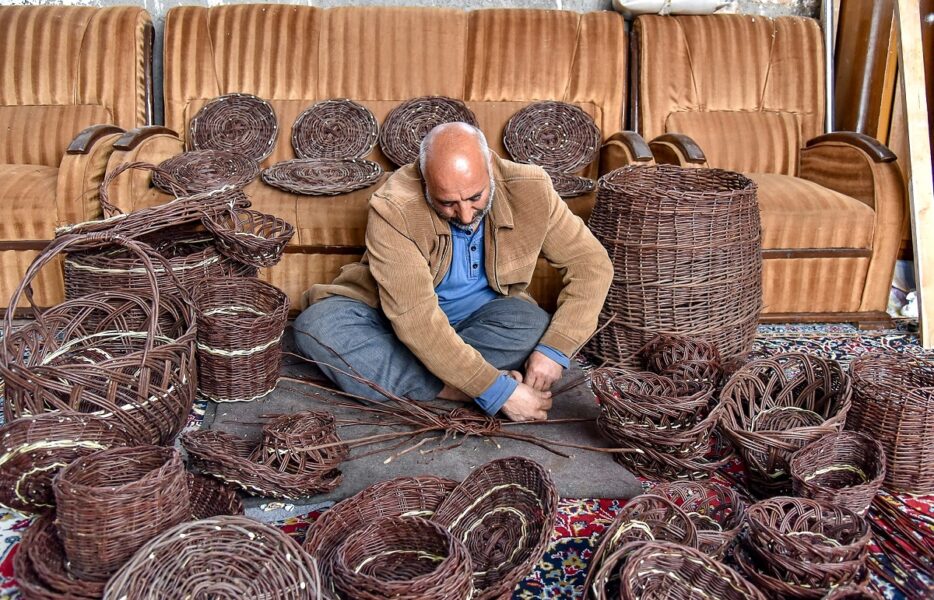 به رنگ ارغوان