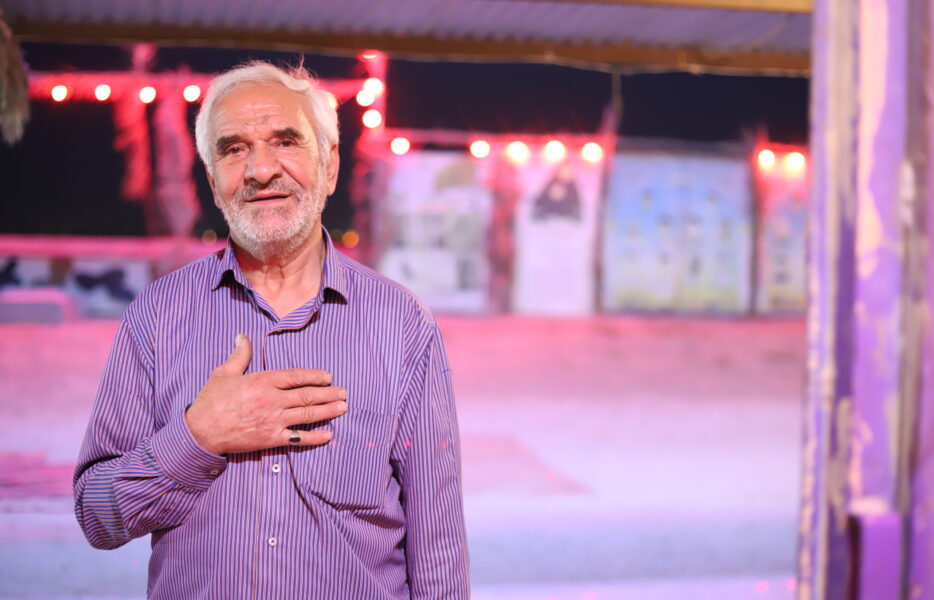 عشق به شهدا را با دنیا عوض نمی‌کنم