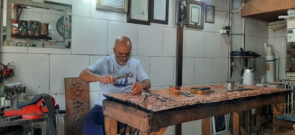 عشق به ائمه در دل هنرمند اصفهانی موج می‌زند - اصفهان زیبا