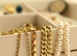تشخیص جواهرات تقلبی