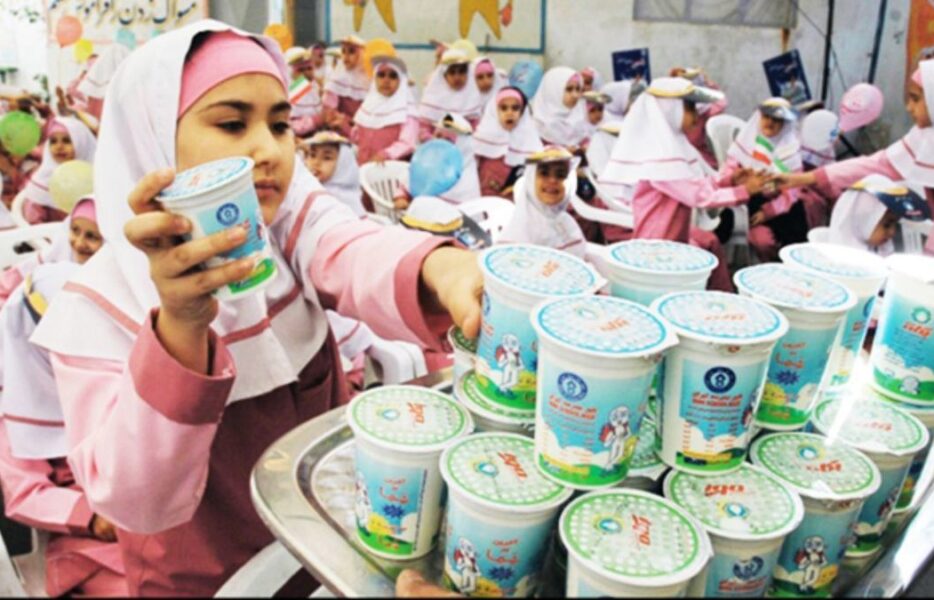 توزیع شیر در مدارس