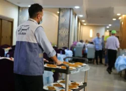 سرو دیزی ایرانی در عربستان؛ طعم اصیل غذای سنتی در مکه