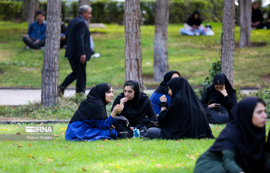 هر نامی که می‌افتد هزاران دانشجو از جا برمی‌خیزد