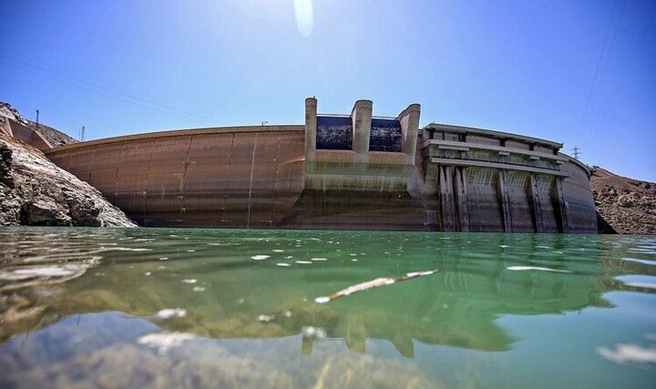 ذخیره سد زاینده‌رود کاهش ۶۰درصدی داشته است