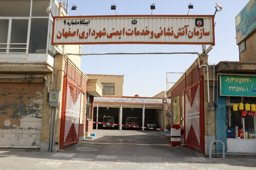 سقوط یک زن جوان به درون نورگیر