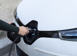 ۱۳۰ خودروی برقی در راه اصفهان