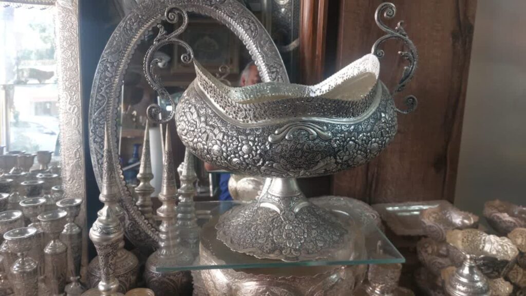 در همه شاخه‌های قلم‌زنی ماهرم - اصفهان زیبا