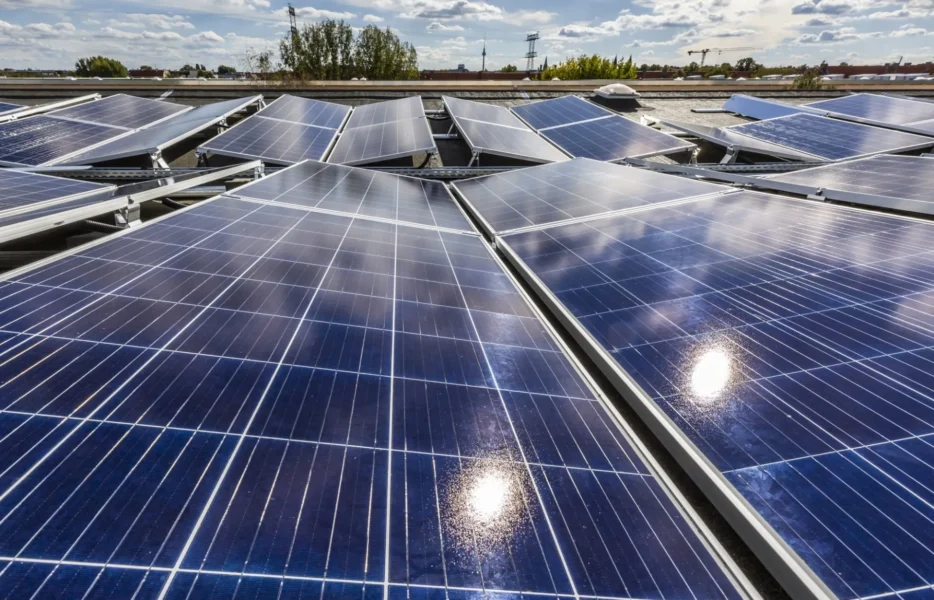 آلمان با قدرت باد و خورشید، برق آینده را روشن می‌کند