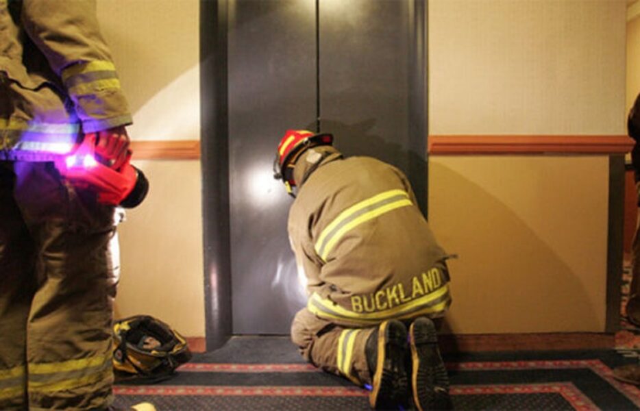 قطع برق و بحران آسانسورها