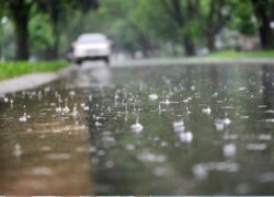 بارش باران، رعد و برق و وزش باد در اصفهان