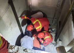 سقوط زن ۴۲ساله درون چاهک آسانسور سقوط زن ۴۲ساله درون چاهک آسانسور