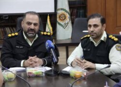 کشف ۴۰۰تن میوه خارجی احتکارشده در اصفهان کشف ۴۰۰تن میوه خارجی احتکارشده در اصفهان