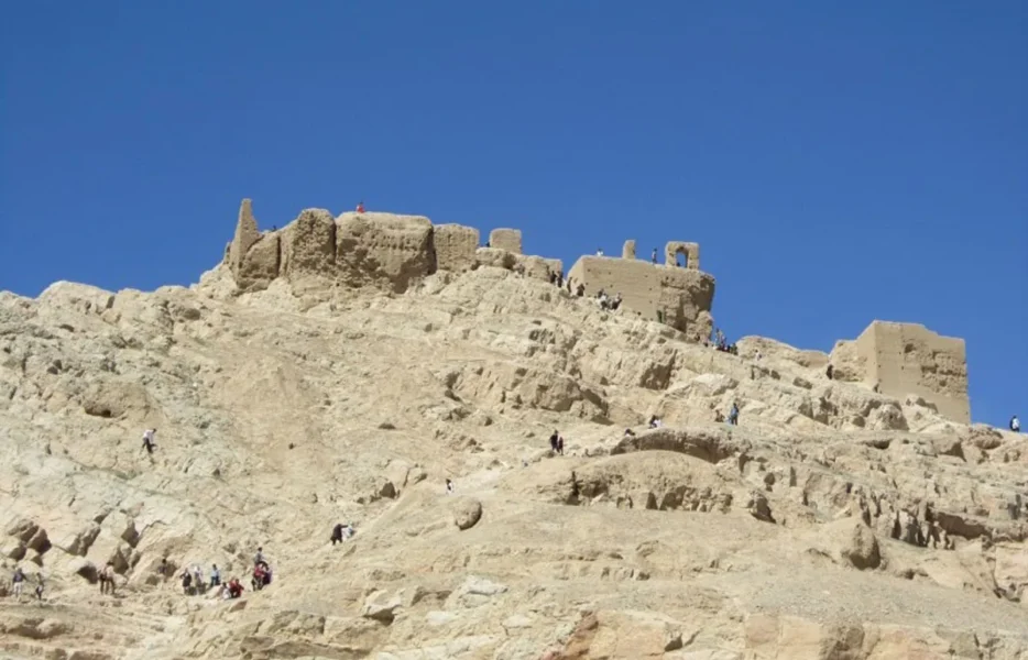 مرد 59 ساله‌ای که در کوه صفه گرفتار شده بود نجات یافت