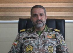 دیدار فرمانده پدافند هوایی اصفهان با خانواده دو شهید حمله اسرائیل