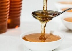 آیا استفاده از قاشق فلزی برای عسل مضر است؟