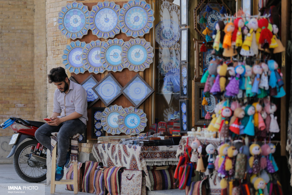 تیغ تقلبی‌ها زیر گلوی بازار صنایع دستی - اصفهان زیبا