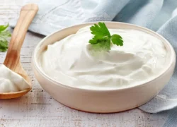عوارض خطرناک خوردن ماست همراه وعده غذایی