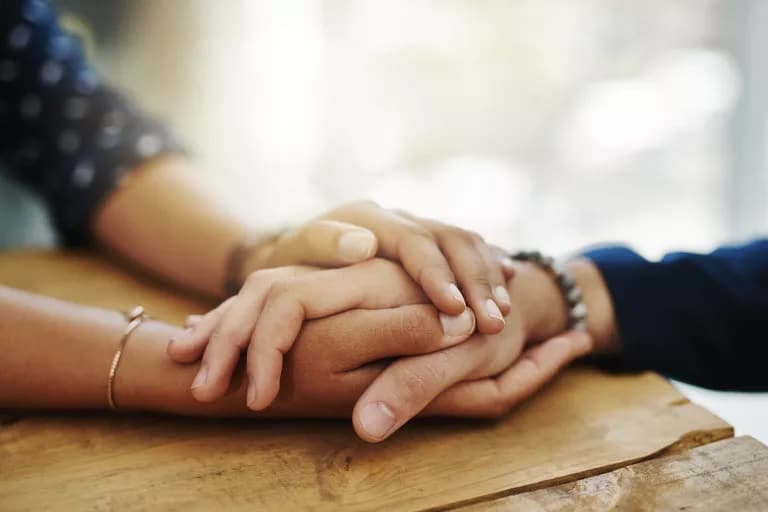 چگونه همدلی و مهربانی در دوران جنگ به بقای جمعی کمک می‌کند؟