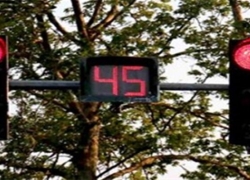 چراغ‌های راهنمایی 200 چهارراه اصفهان دیگر خاموش نمی‌شوند