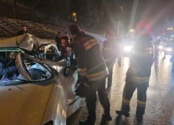 نجات دو سرنشین محبوس در خودرو در تصادف بزرگراه آقابابایی اصفهان نجات دو سرنشین محبوس در خودرو در تصادف بزرگراه آقابابایی اصفهان