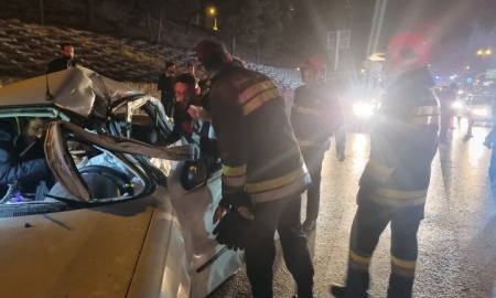 نجات دو سرنشین محبوس در خودرو در تصادف بزرگراه آقابابایی اصفهان