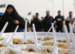 توزیع روزانه ۱۰هزار پرس غذا در موکب بقاع متبرکه تیران و کرون توزیع روزانه ۱۰هزار پرس غذا در موکب بقاع متبرکه تیران و کرون