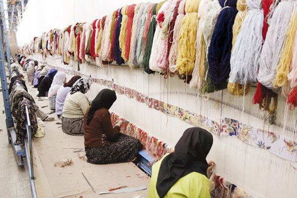 حمایت کمیته امداد اصفهان از پنج هزار زن سرپرست خانوار با بیمه اجتماعی