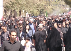 آیین پیاده‌روی جاماندگان اربعین از حرم زینبیه (س) تا امامزاده شاه کرم(ع)