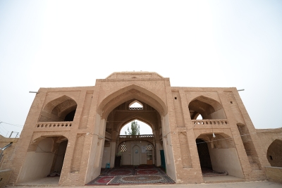 مسجد خسرو اردستان کجاست؟