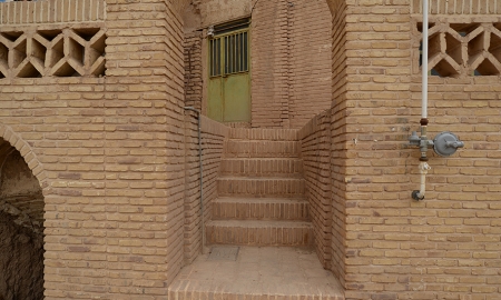 مسجد ملایعقوب اردستان کجاست؟