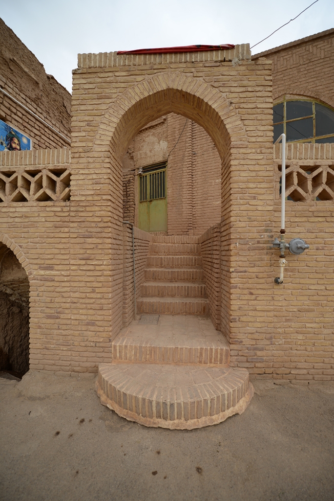 مسجد ملایعقوب اردستان کجاست؟