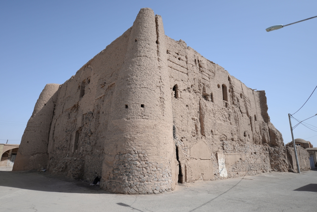 قلعه زواره کجاست؟