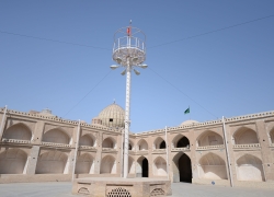 حسینیه بزرگ زواره کجاست؟ حسینیه بزرگ زواره کجاست؟