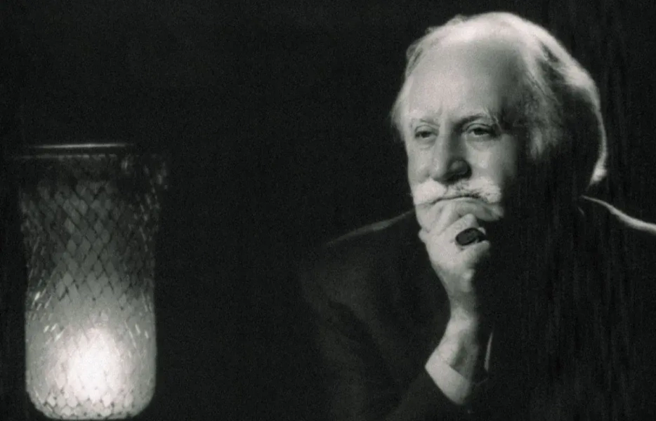 فرشچیان به عنوان پل و واسطه میان هنر گذشته و هنر جدید ایران