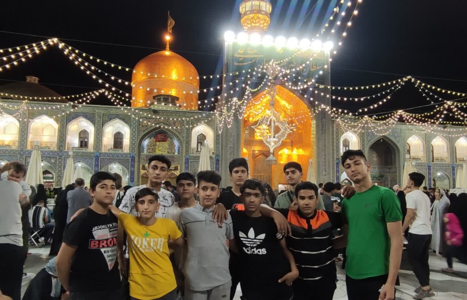 اینجا چراغی روشن است