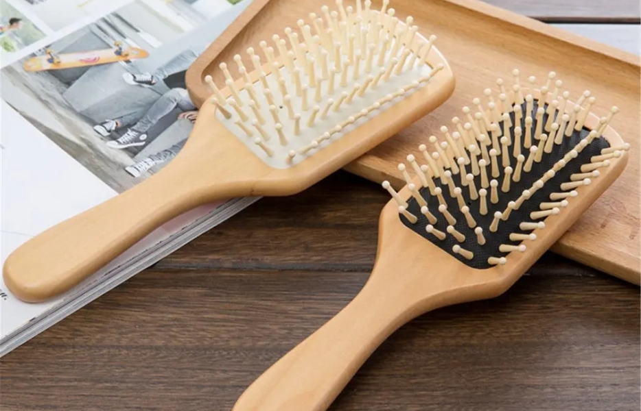 برس چوبی؛ مراقبتی طبیعی برای موها و پوست سر