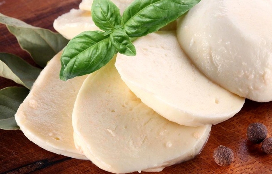 چگونه پنیر پیتزای خانگی بدون مواد مضر درست کنیم؟