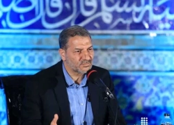 اجرای نمایش خیابانی «گریزهای ناگزیر» با محوریت رسانه‌ها