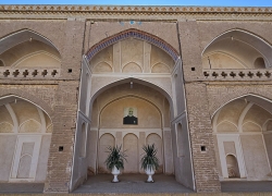 حسینیه کوچک زواره کجاست؟ حسینیه کوچک زواره کجاست؟