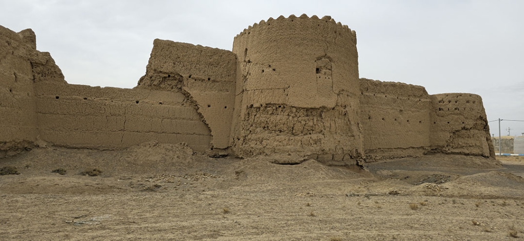 قلعه صفوی آذرخواران جرقویه کجاست؟