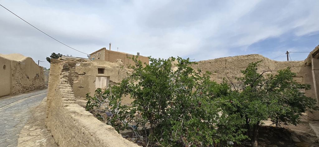 روستای قارنه جرقویه کجاست؟