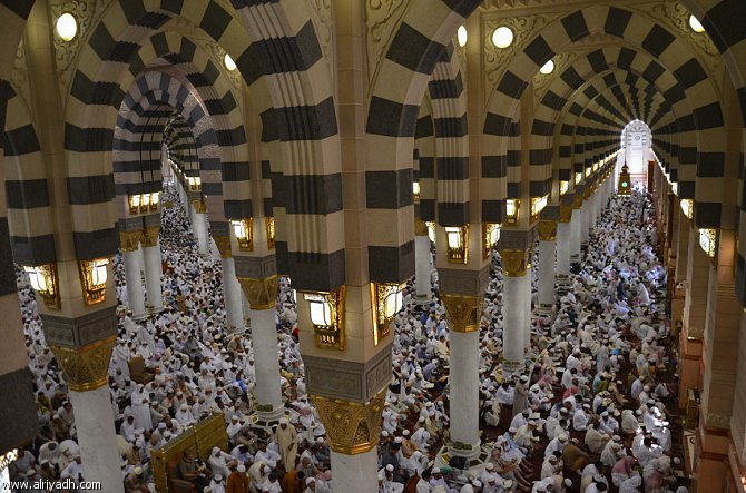 نماز جماعت به وسعت حرم حضرت نبی(ص)