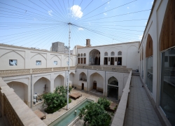 خانه تاریخی تاج کاشان کجاست؟