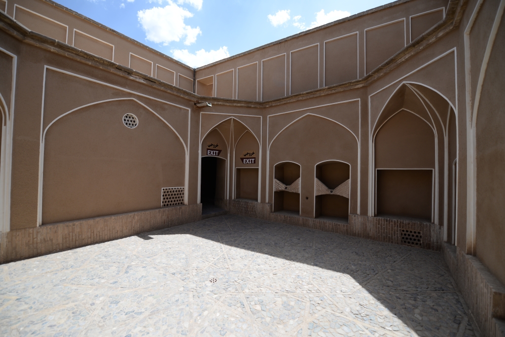 خانه تاریخی عباسیان کاشان کجاست؟