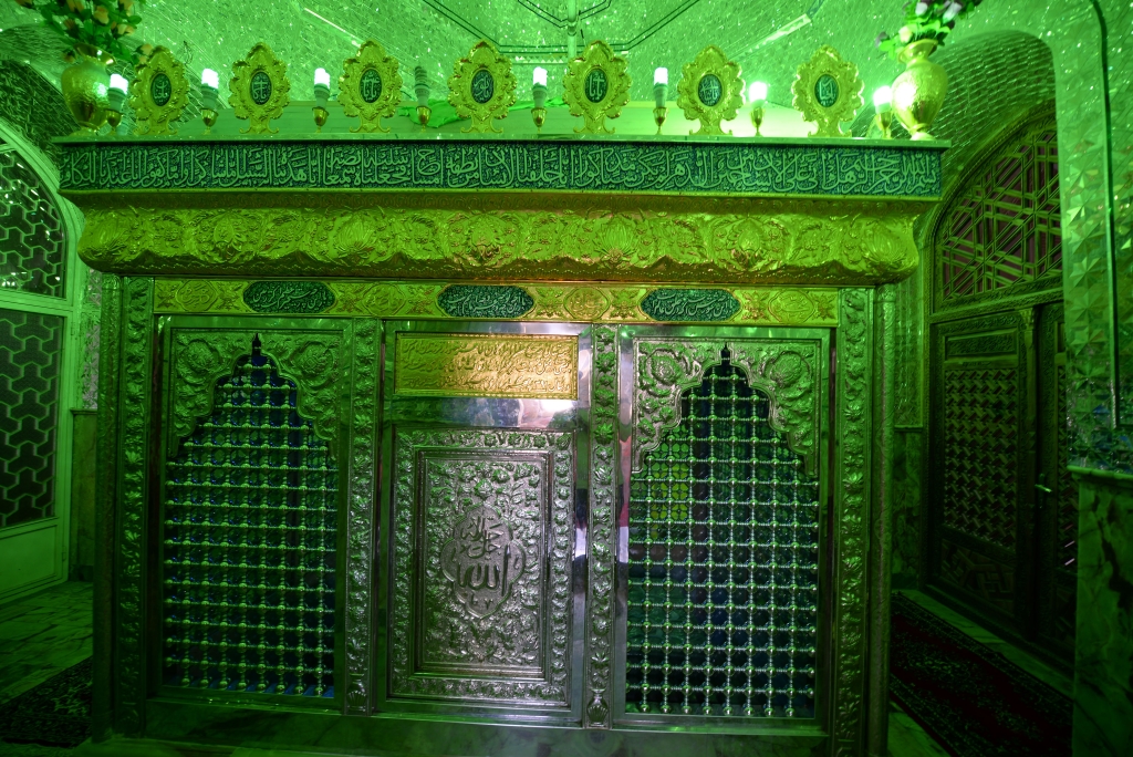 امامزاده طاهر و منصور (ع) کاشان کجاست؟