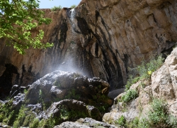 آبشار لادر خمینی‌شهر کجاست؟