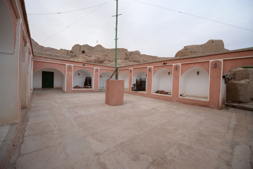 روستای ایراج خور و بیابانک کجاست؟